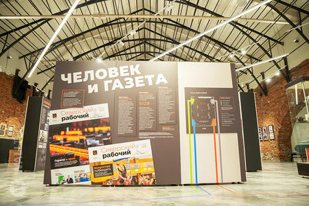 Стенд-стена для картин