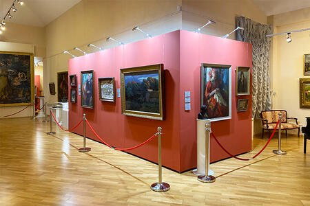 Стенд для выставки картин